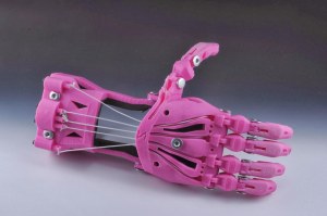 La "Cyborg Beast Hand" dellla comunità E-Nable